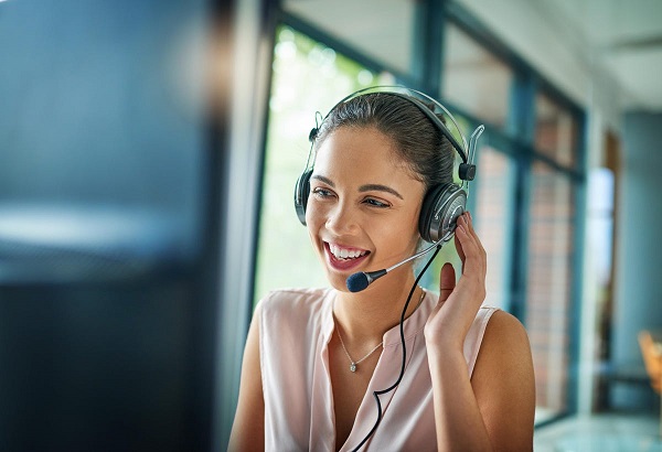 A woman IVR service provider is on a call, interacting with a customer.